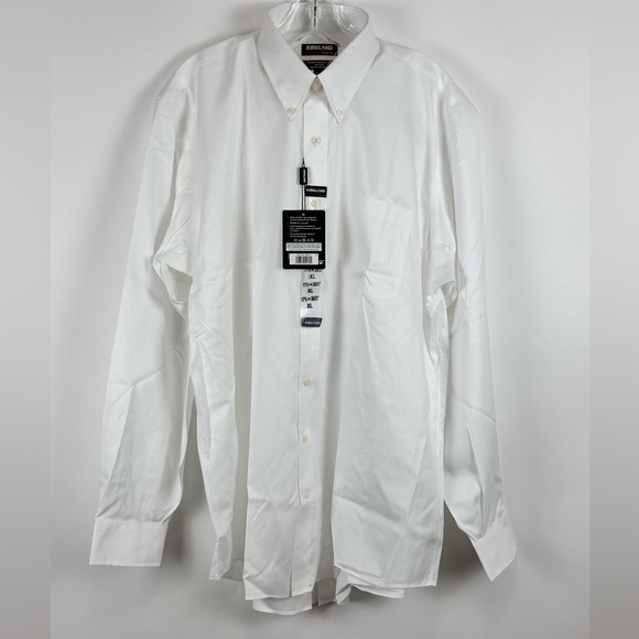 Men's Traditional Fit Non-Iron Casual Button Down Dress Shirt - Picture 1 of 7